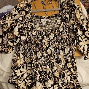 Ava Viv Women's Black and White Floral Top